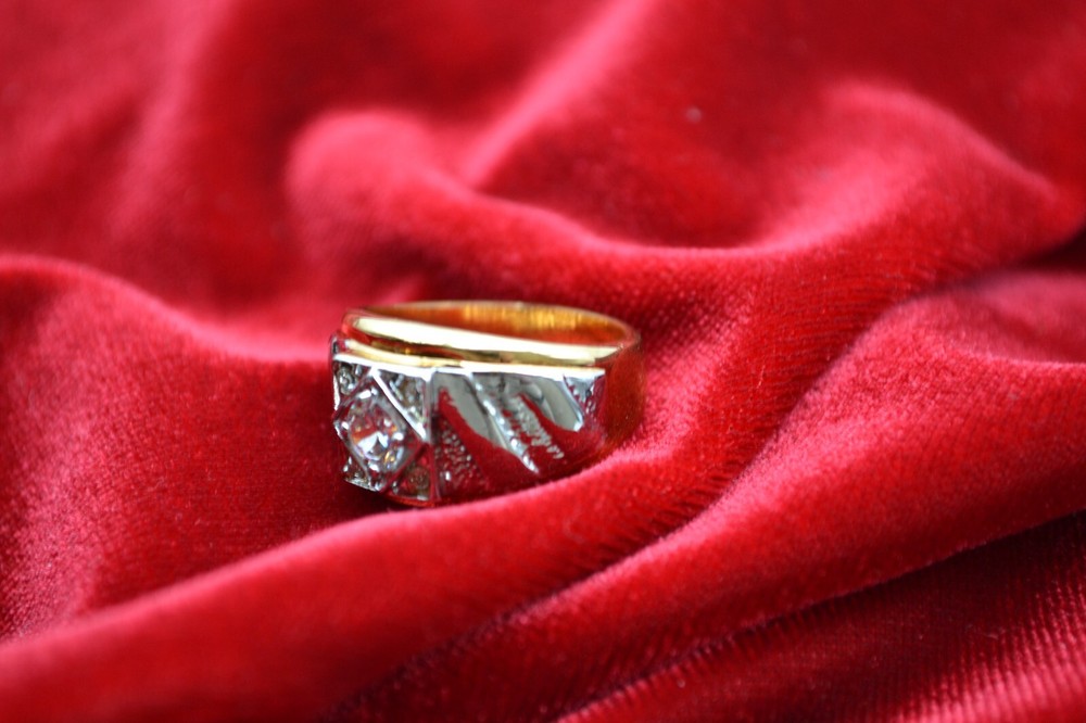 Vintage seta gold tone ring size 8