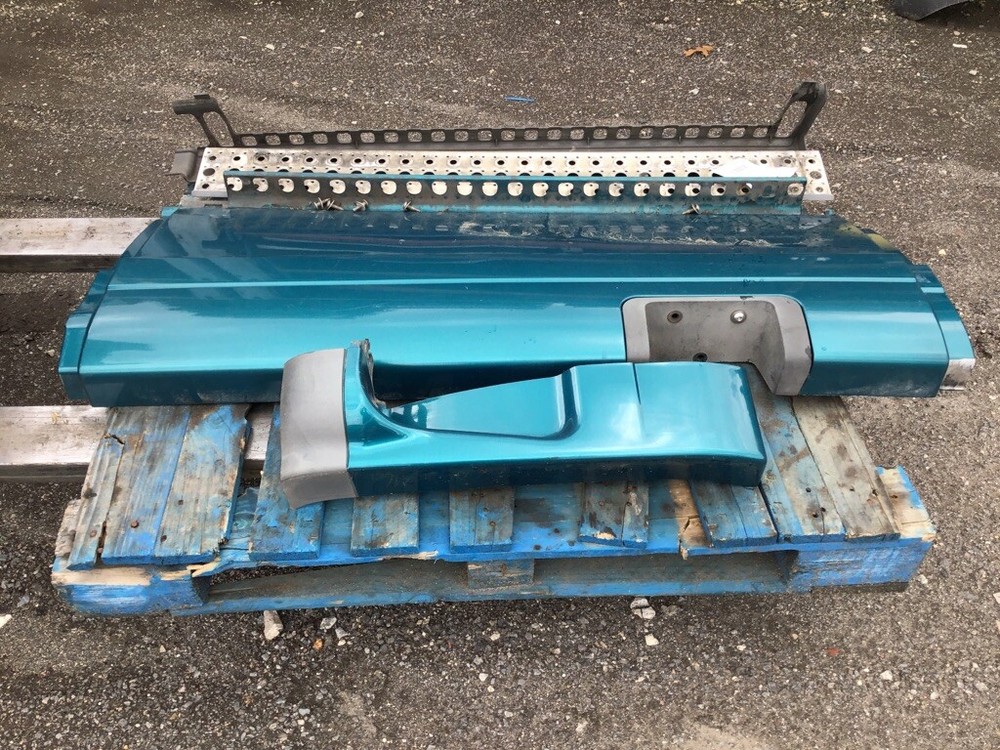 FREIGHTLINER CASCADIA Skirt