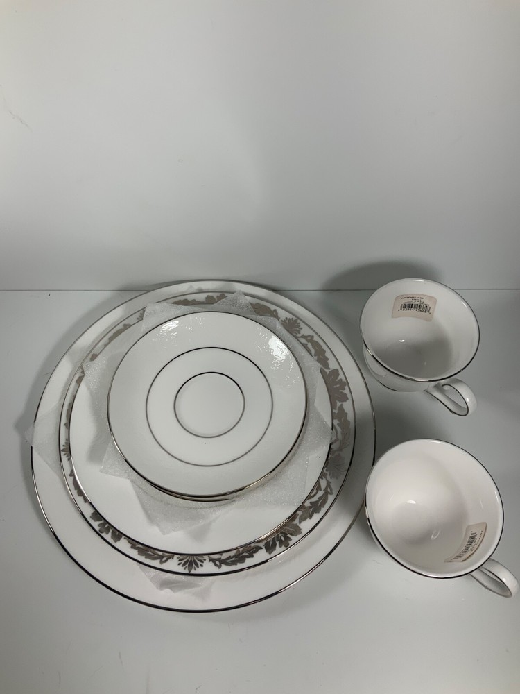 Lenox Artemis 7 Piece Platinum Rim Place Setting with Box
