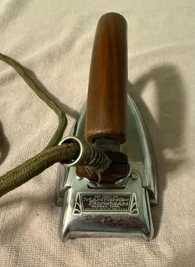 Vintage Manning Bowman Iron with Cord