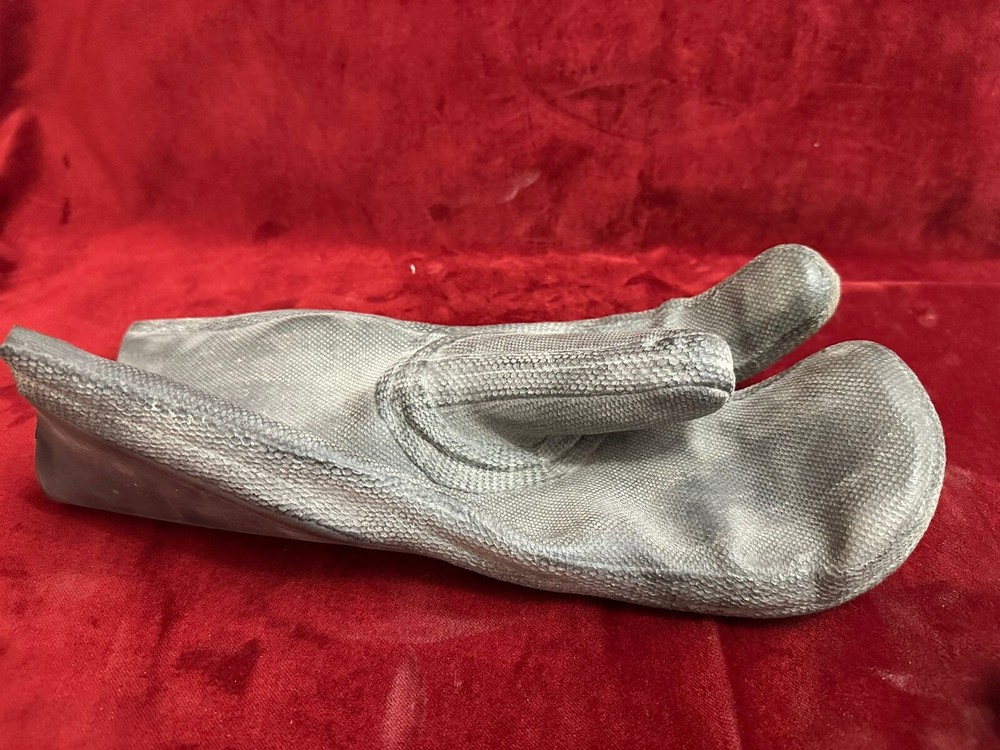 Diving gloves for suit