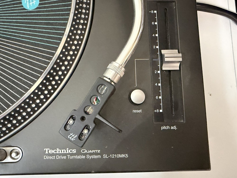 Technics sl-1210mk5 Turntable Black