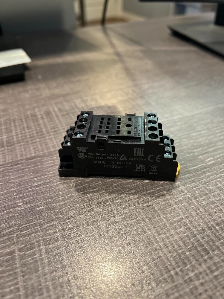 Omron PYFZ-14-E Relay Socket