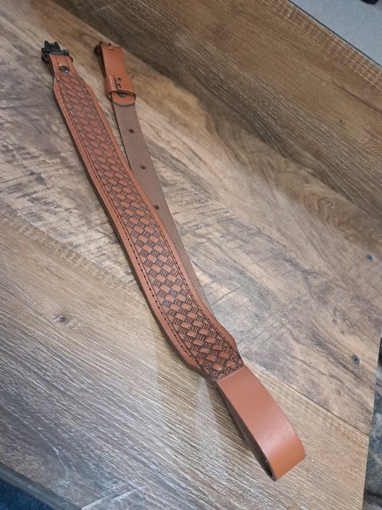 AA&E Leather Cobra Sling With Swivels