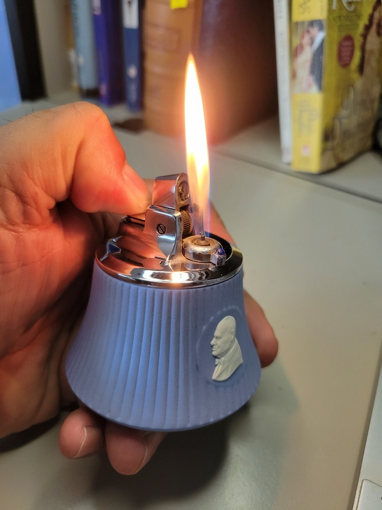 vintage ronson table lighter made in England ( WORKING)