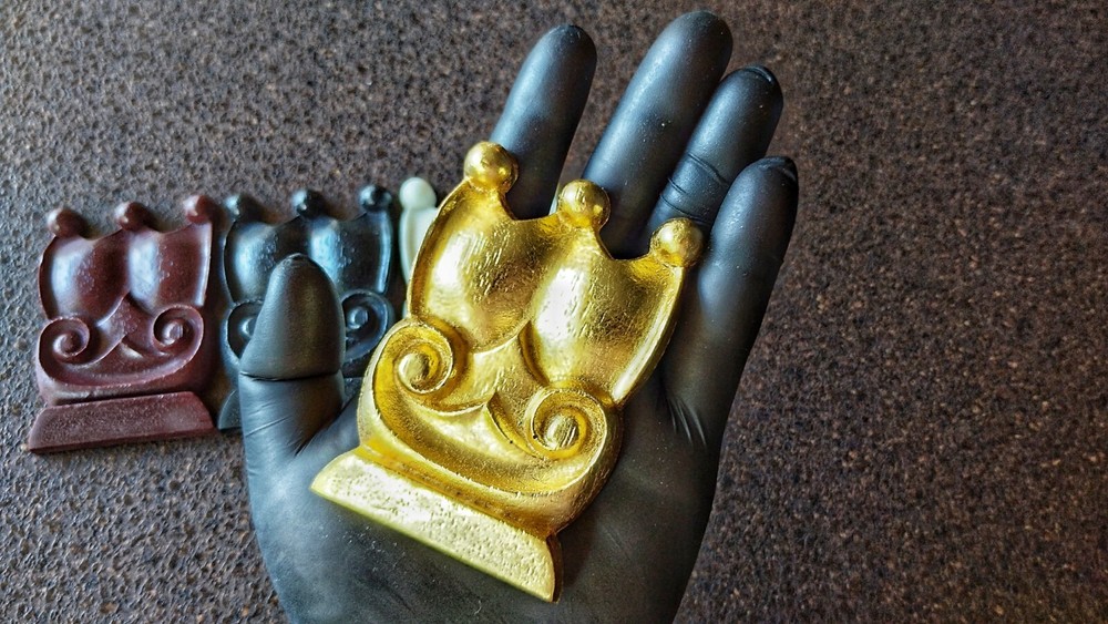 Silicone mold for decorative royal element castings