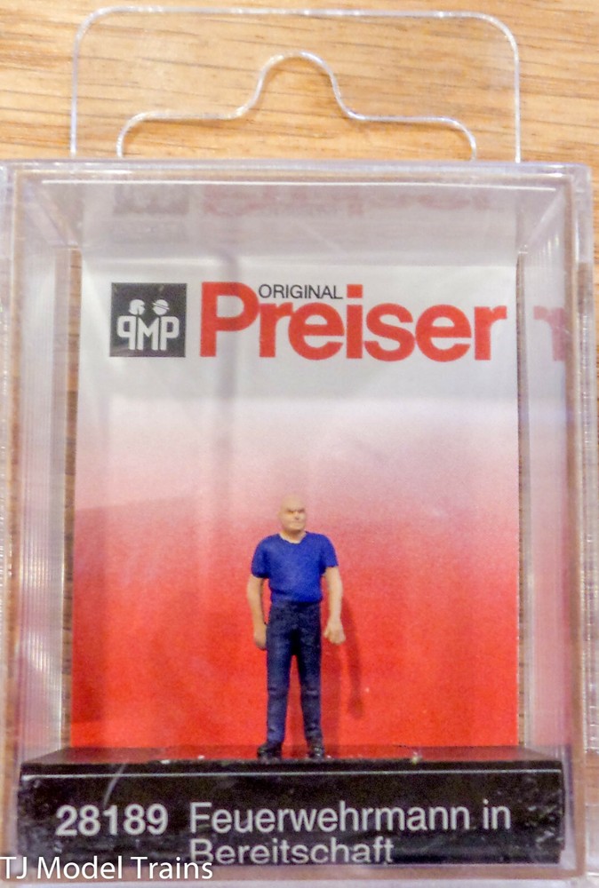 Preiser HO #28189 Fireman on Standby (Figures)