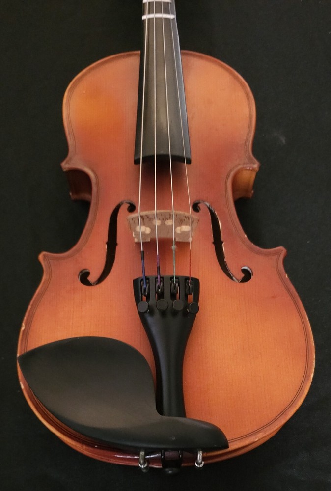UNBRANDED 1/4 SIZED VIOLIN WITH CASE & BOW *PRE-OWNED*