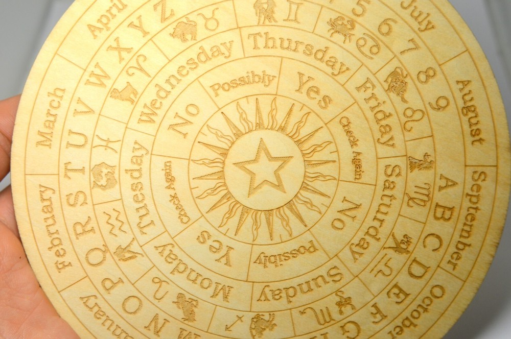 DIVINATION MAGIC TAROT ROUND WOOD PLAQUE TABLE PENDULUM BOARD