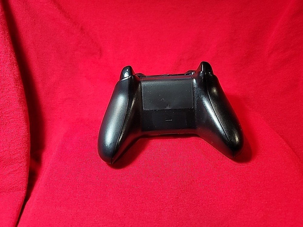Xbox One Wireless Controller 1708 Black (New Joysticks) Check Description