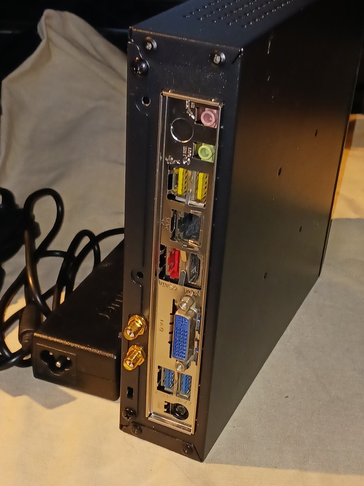 Slim mini ITX Computer