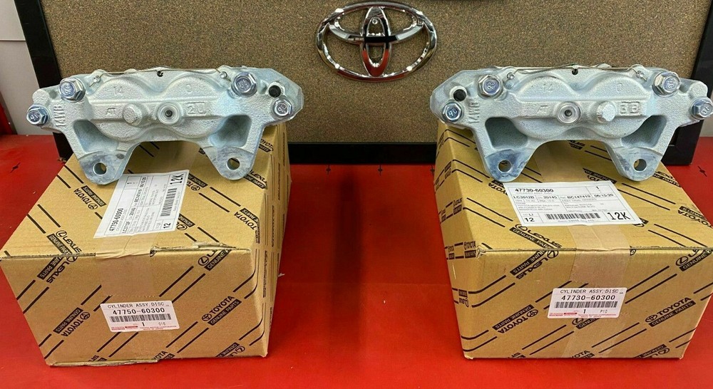 OEM 2010-2015 TOYOTA 4RUNNER FRONT DISC BRAKE CALIPERS PAIR (2)
