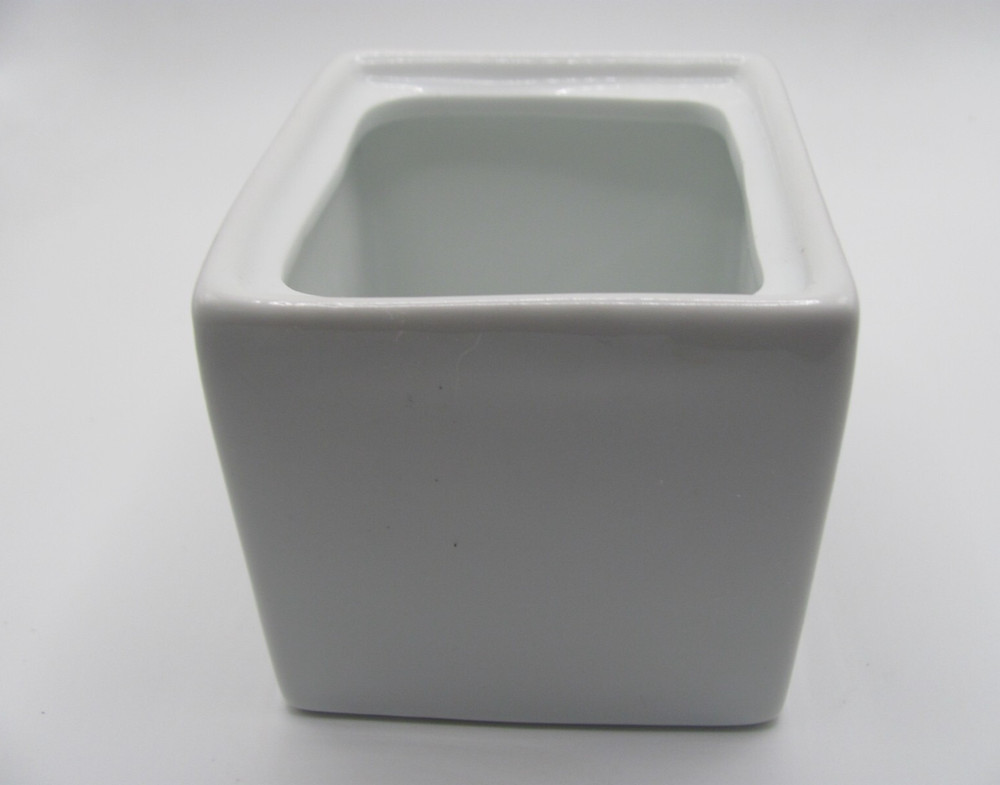 PRE-OWNED CERAMIC "SUGAR" CONTAINER (MISSING TOP)