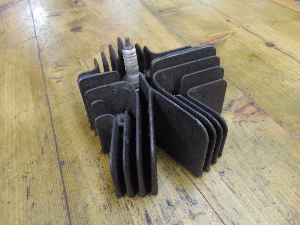 SUZUKI FR50 CYLINDER HEAD