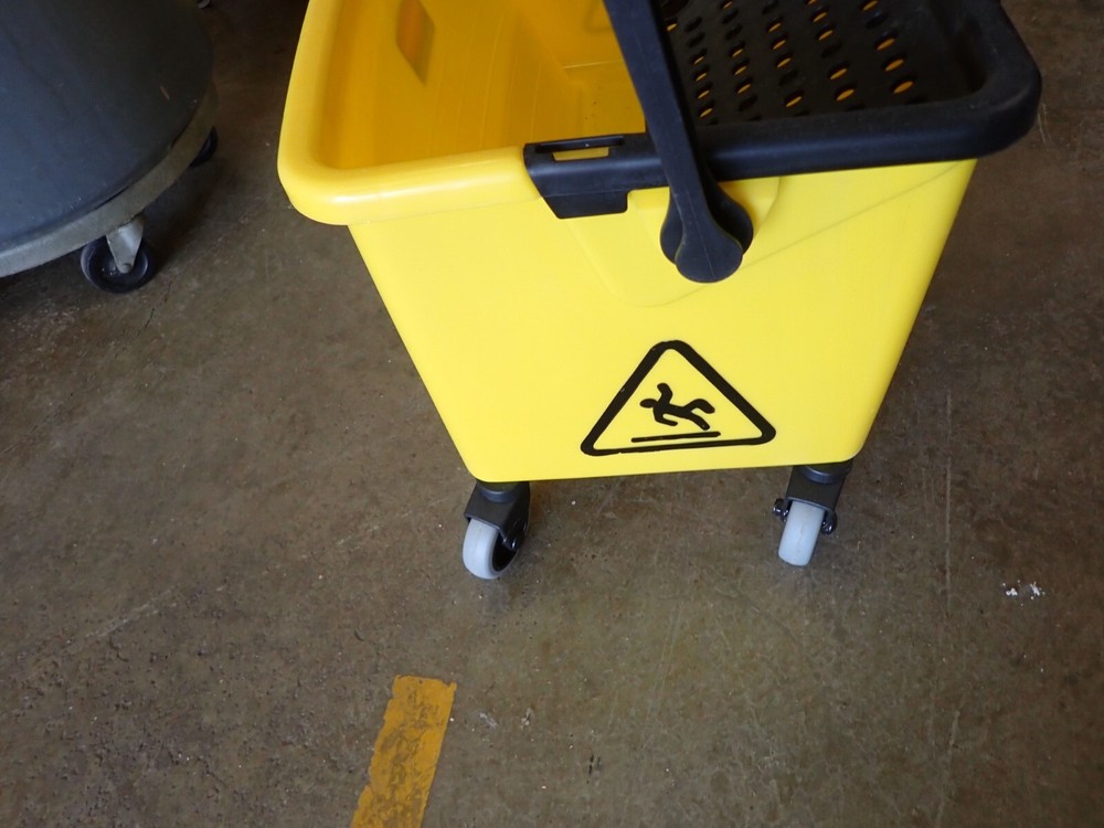 Rubbermaid Microfiber Press Wring Bucket