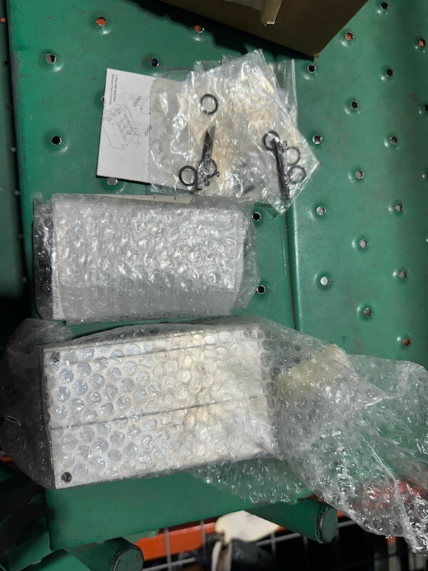 1070815 Manifold Bar