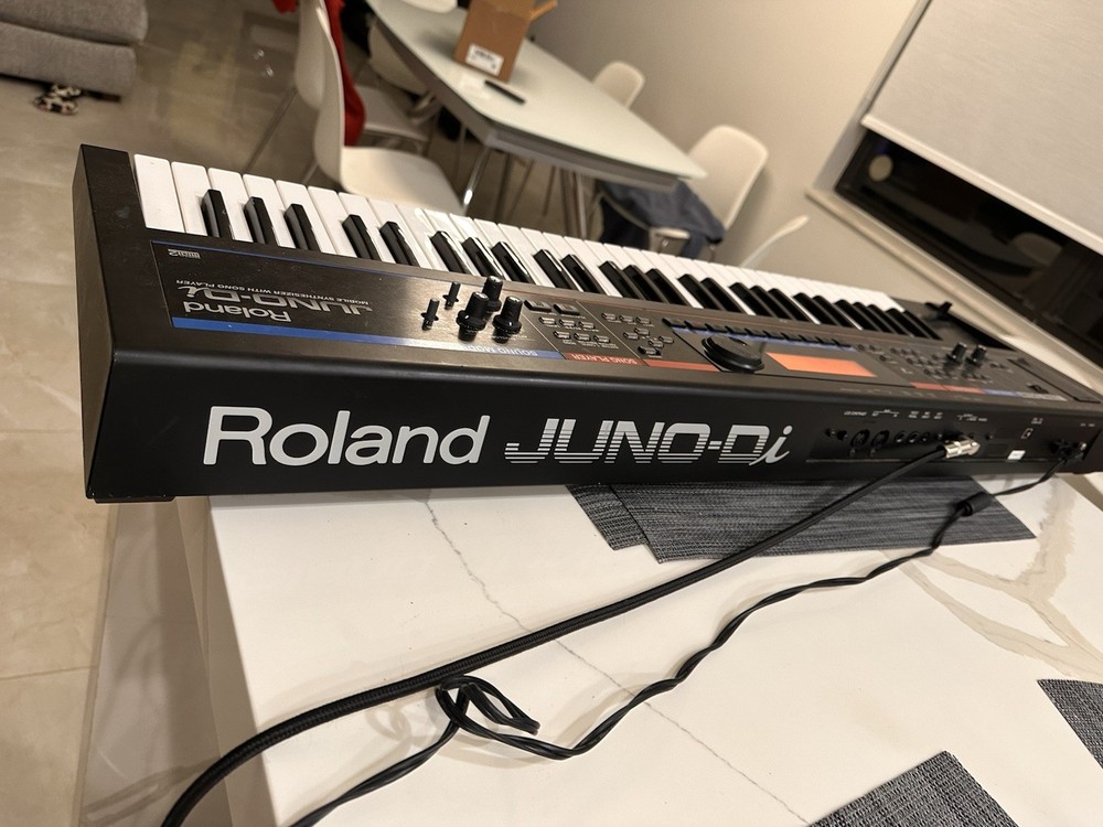 Roland Juno-Di Keyboard Synthesizer - Works great!