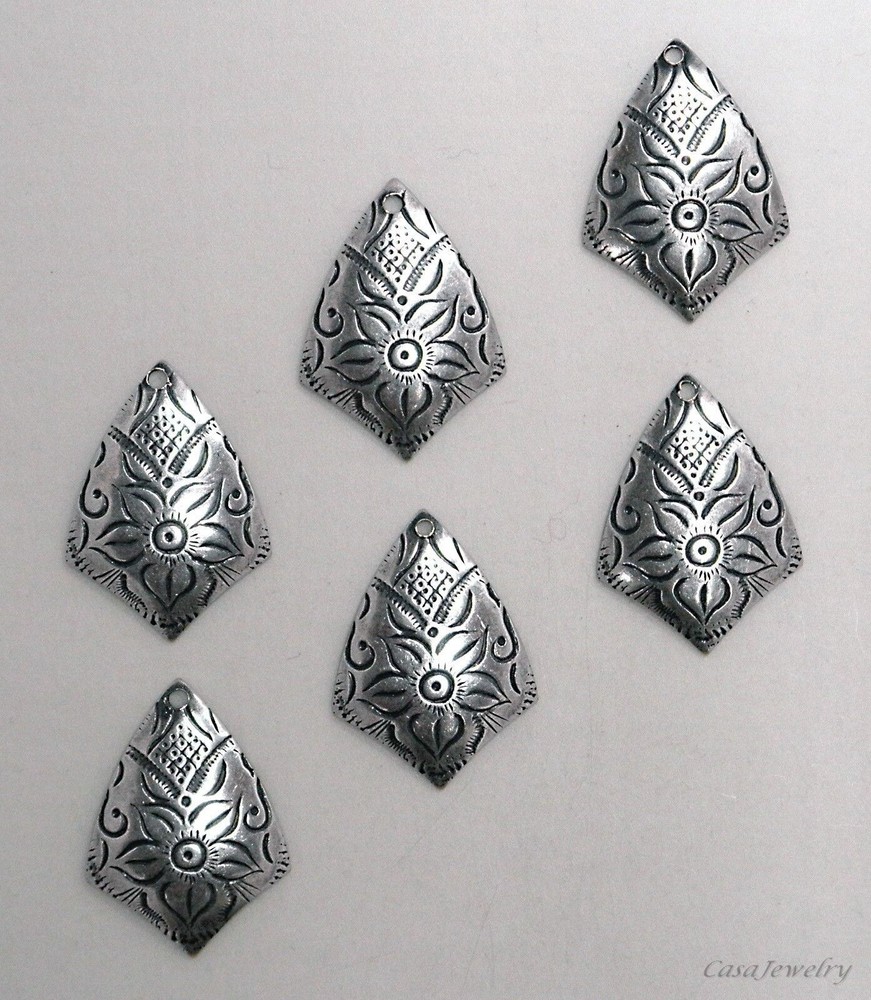 #3473 ANTIQUED STERLING SILVER PLATED SMALL KITE SHAPE W/TOP HANG HOLE - 6 Pcs