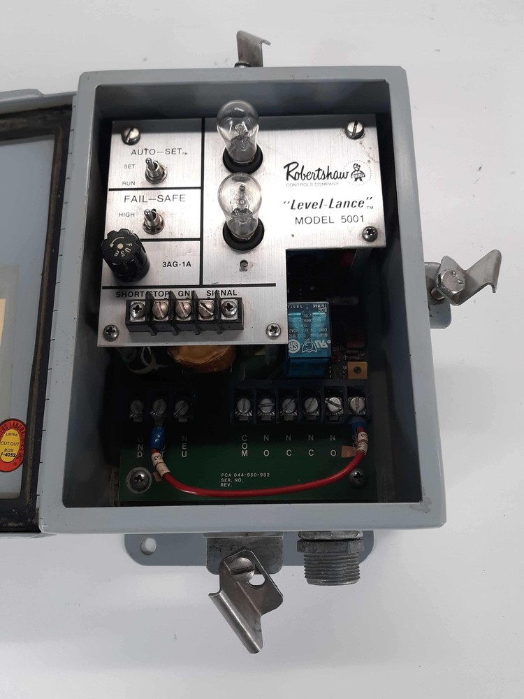 Robertshaw MODEL 5001 Level-Lance™ Level Transmitter