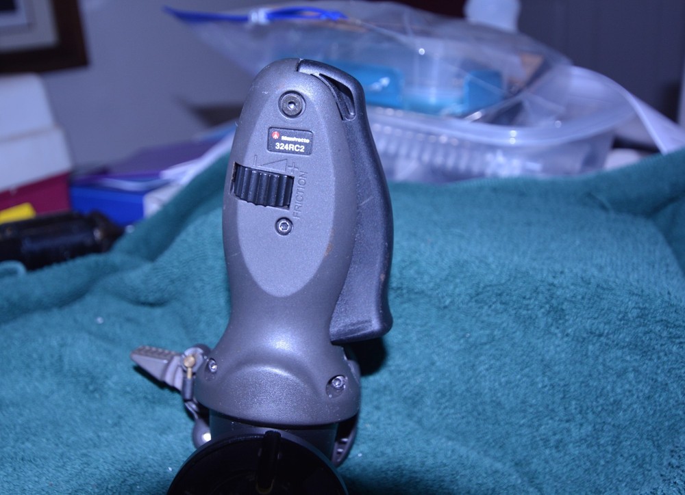 Manfrotto tripod head model 324RC2