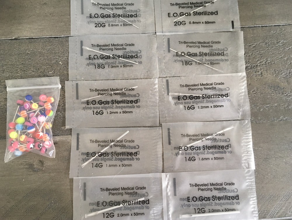 10 piercing needles + Jewelry