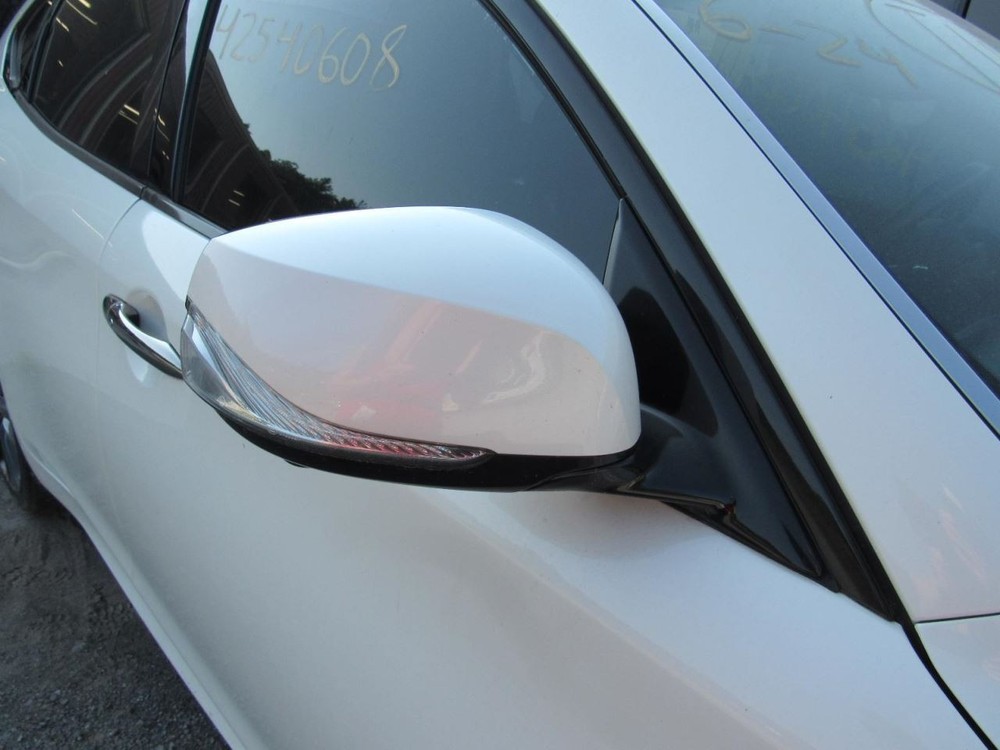 Q70 2017 Glove Box 1066848