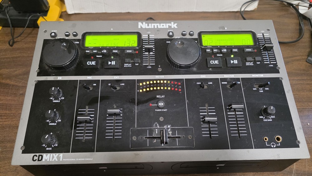 Numark CDMIX1 Professional Dual CD Mixing Console