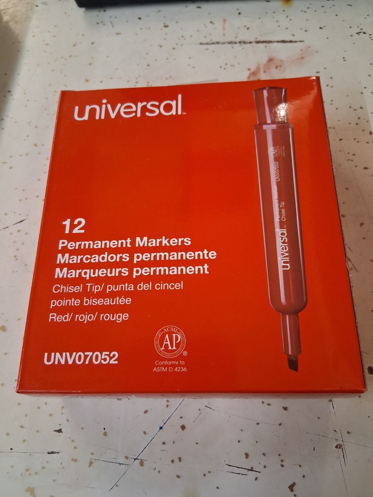 Universal Permanent Markers, Chisel Tip, Red, Dozen (UNV07052)