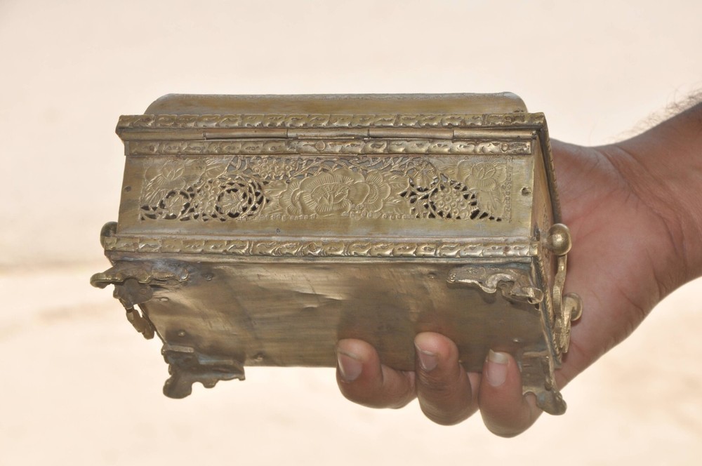 Vintage Jali Cut Engraved Solid Handcrafted 14 Compartment Betel Nut Brass Box