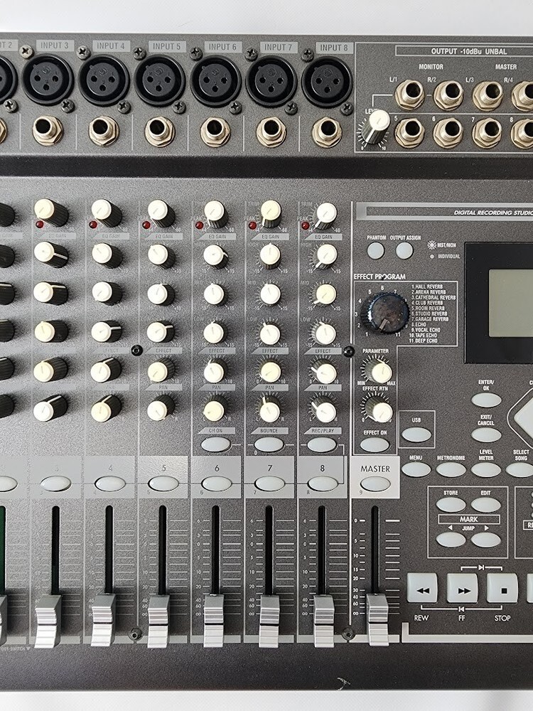 KORG D888 Digital Recording Studio Multi Track Recorder
