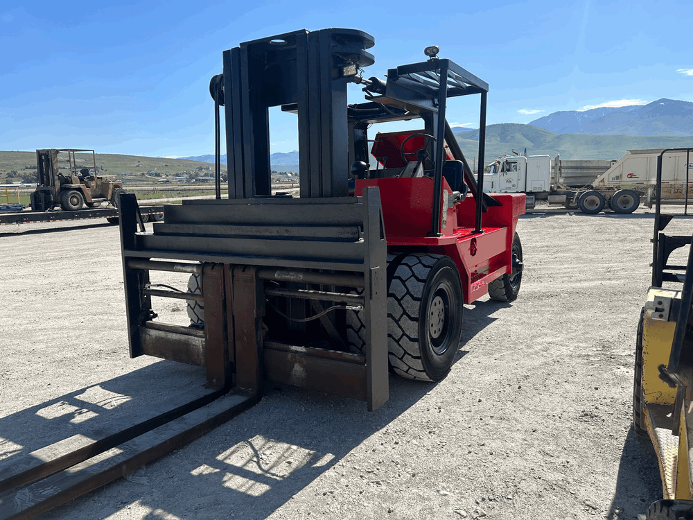 YALE GDP-300 FORKLIFT