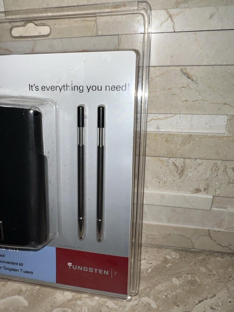 Palm Essentials Kit: Sync Cable Case & Stylus (P10896U)