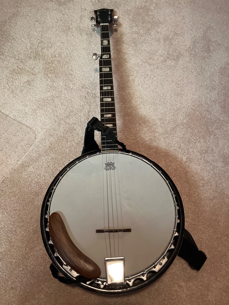 5 string Seville banjo with case