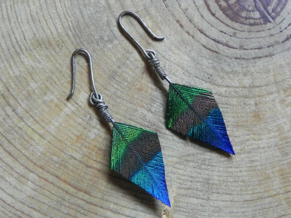 Strut~Triangle Shaped PEACOCK FEATHER Earrings-NEW