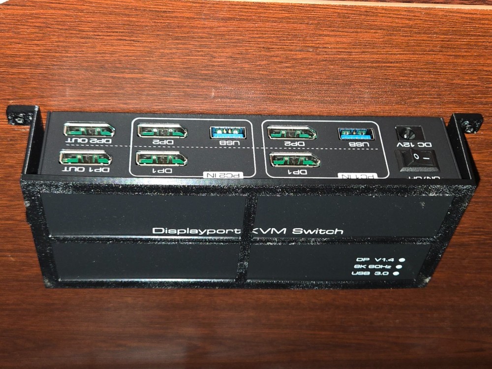 Displayport 2x2 KVM Switch Under-Desk Mount
