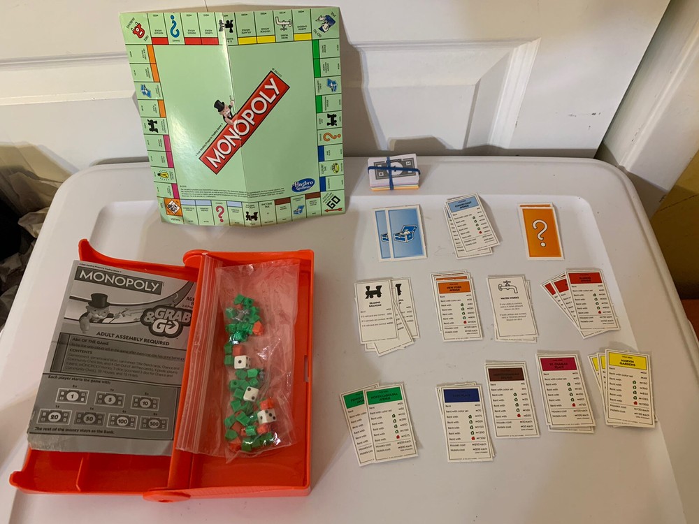 HASBRO MINI Grab N Go EDITION MONOPOLY With CARRYING CASE