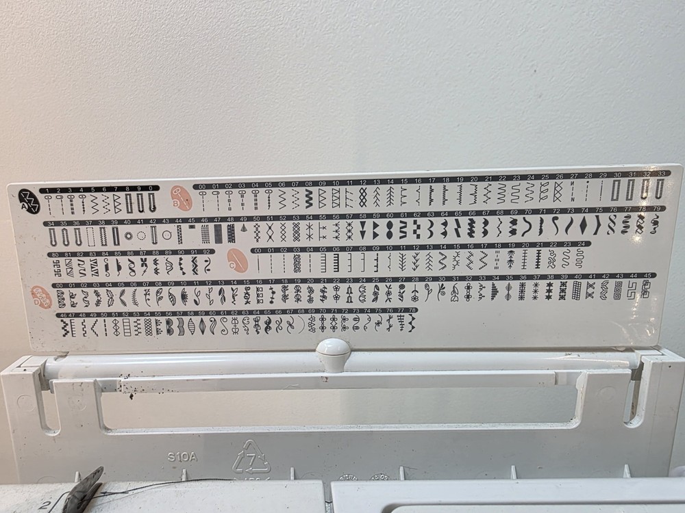 Singer Quantum L-500 Computerized Sewing Machine – Tested & Working LCD Display