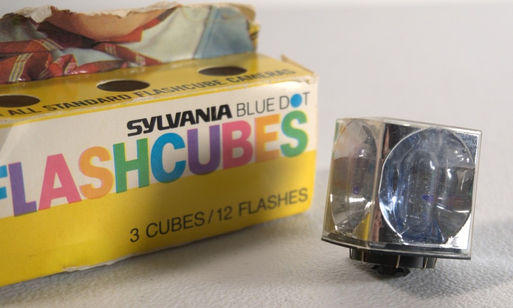 Vintage Sylvania Blue Dot Flashcubes 4 Flash Cubes
