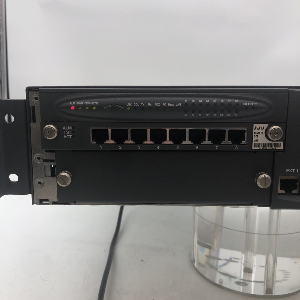Avaya G700 Media Gateway Powers On