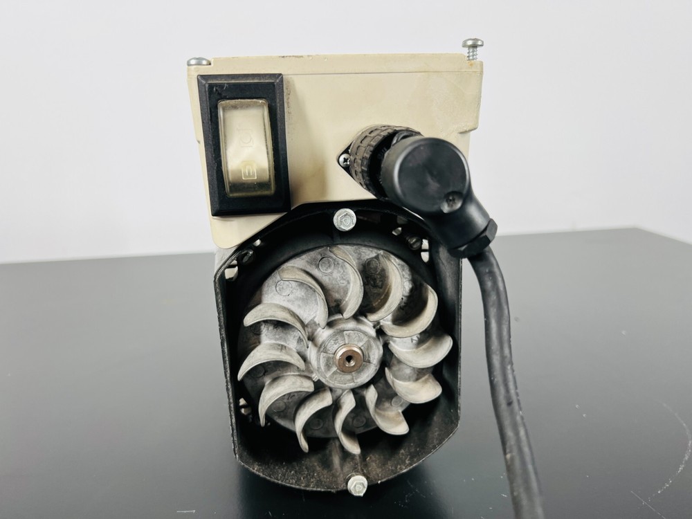 Leybold Trivac D1 . 2E Vacuum Pump With Hanning E8cd4b1 Motor