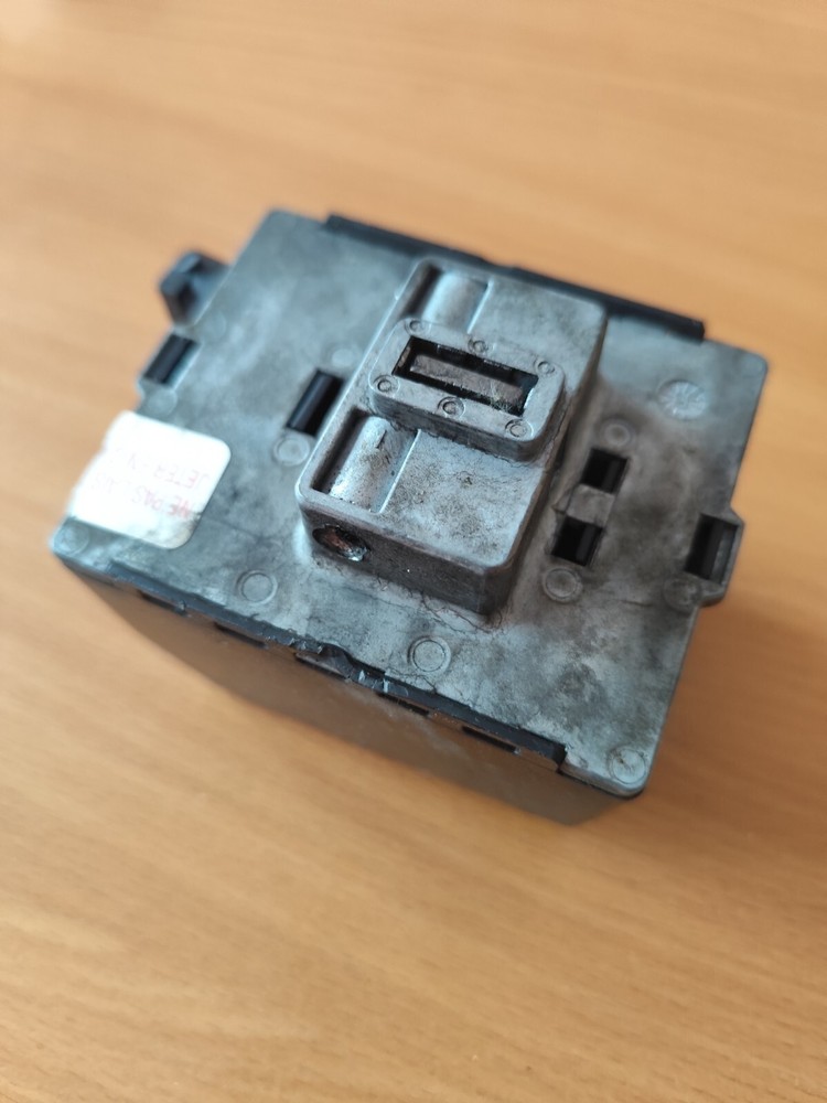 Renault/Steering wheel ignition lock/E0090000