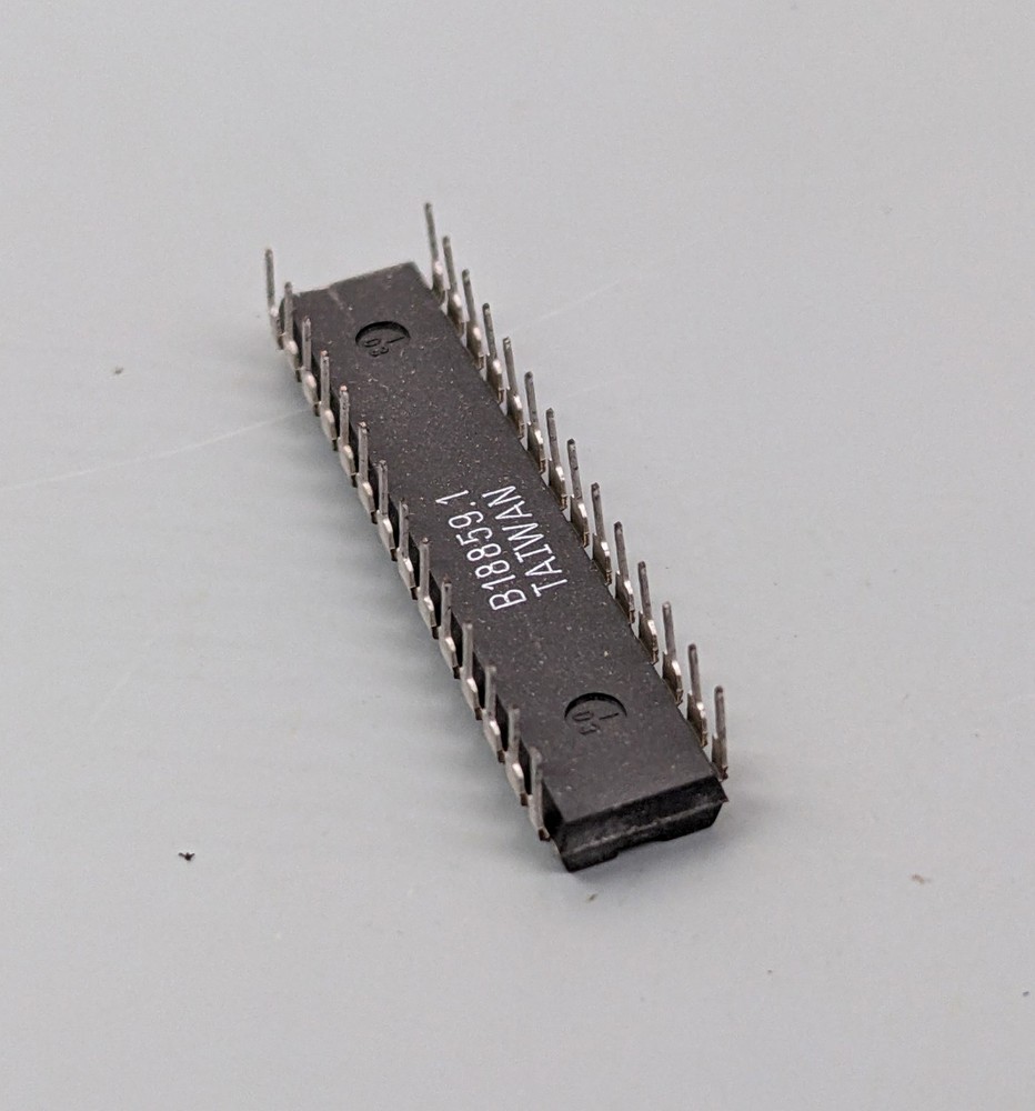 (4) 32K x 8 Static RAM DIP ICs, Etron EM51256C SRAM