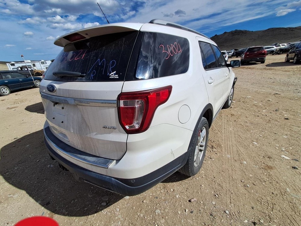 EXPLORER 2018 Front Door Trim Panel 1585863