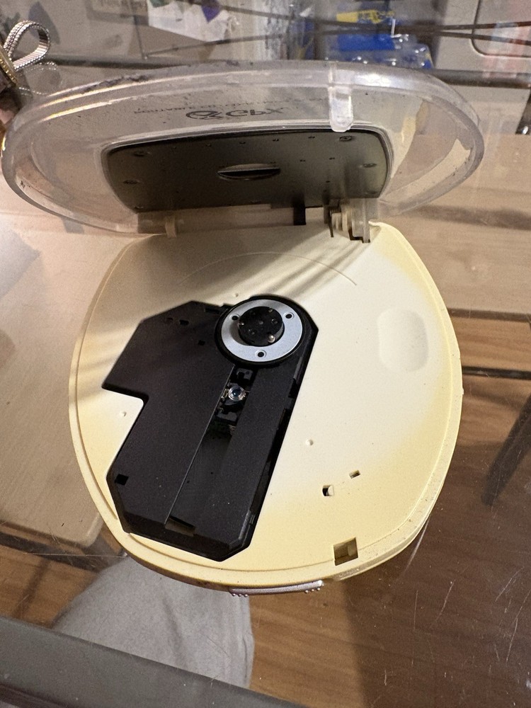 GPX C3961 Compact Disc Player with MP3 Playback