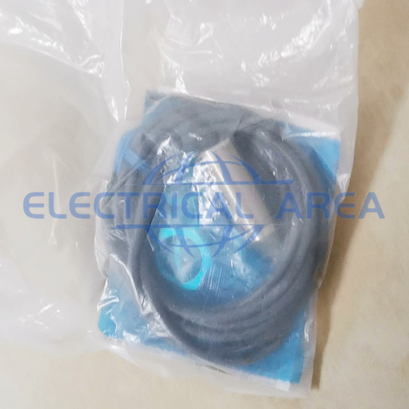 1PC New Omron E2B-M18KS05-WZ-C1 Proximity Switch Sensor Fast Delivery