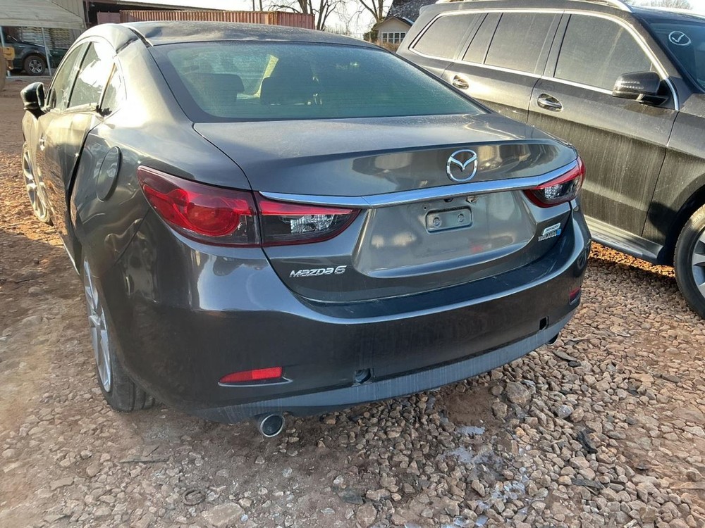 6 2017 Glove Box 4941200