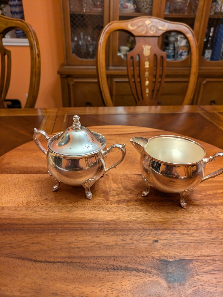 Leonard Silverplate Covered Sugar And Creamer Set