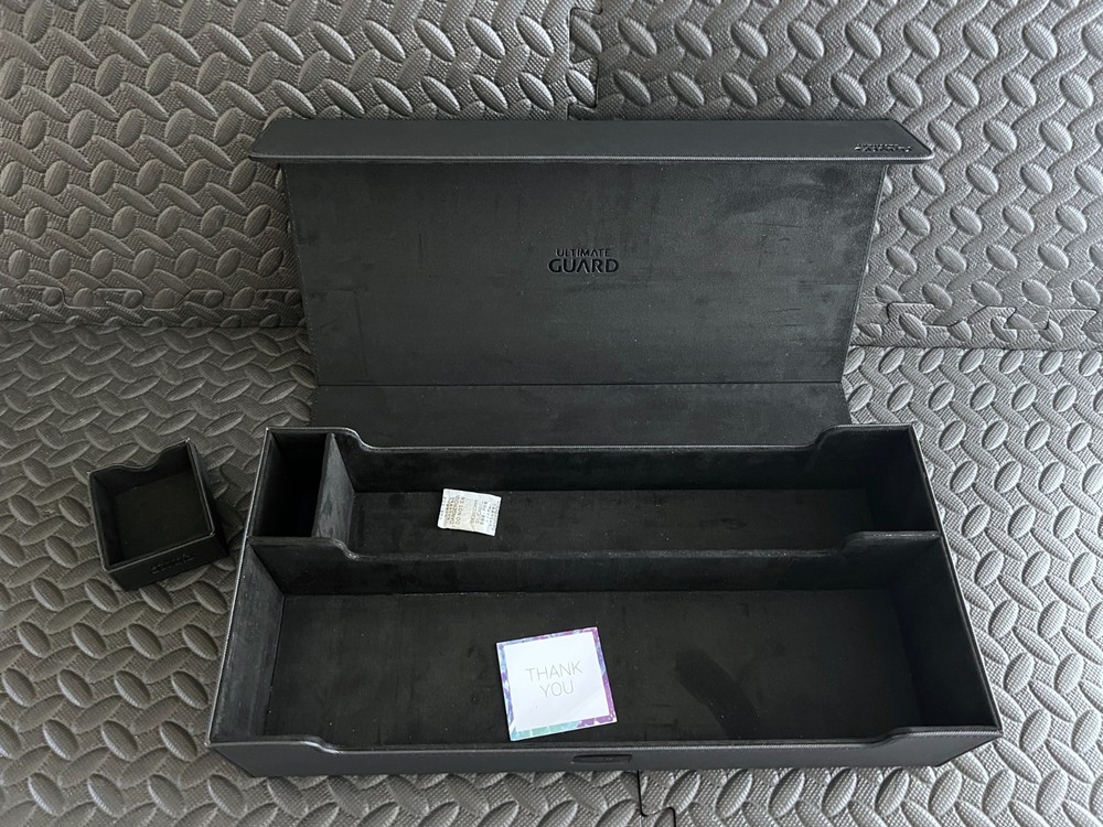 Ultimate Guard Black Superhive 550+ Deck Case