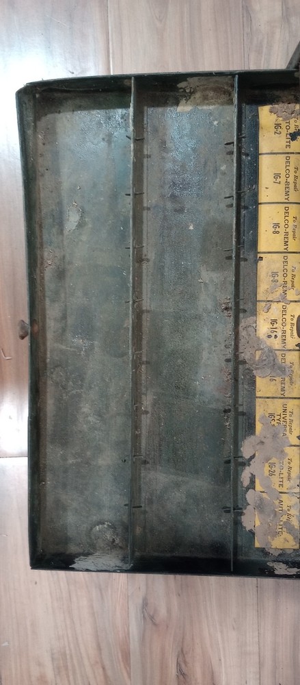 Vintage Shurhit tool box - missing drawers