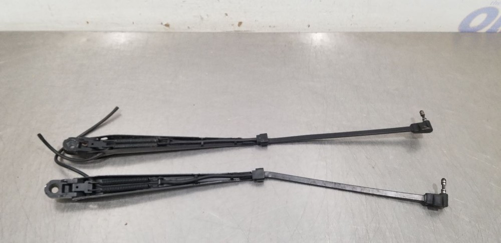 96 CHEVY IMPALA SS WINDSHIELD WIPER ARM SET PAIR